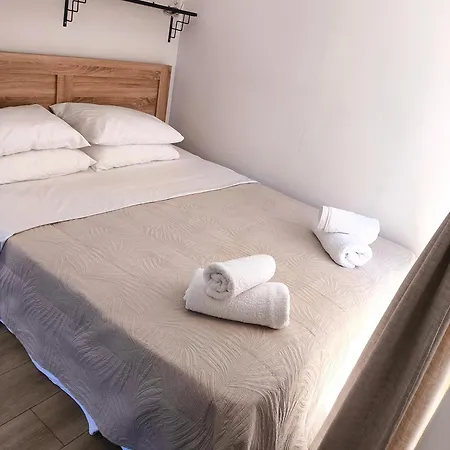 Niko's Place Karousádes